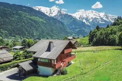 Image de Beau chalet rénové skis aux pieds, avec superbe vue sur le Mont Blanc