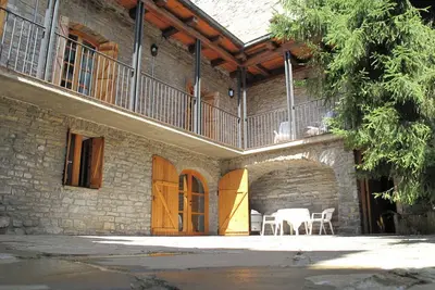 Image de Casa Rural Biescas confortable et ensoleillé avec des chimineas,