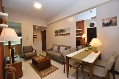 Image de Mactan Newtown New Condo Suite 2BdRms avec Wifi \/ Piscine \/ Tennis