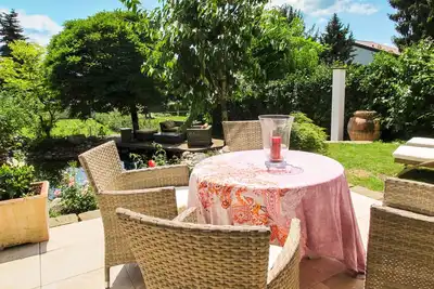 Image de Appartement avec une belle terrasse et un grand jardin