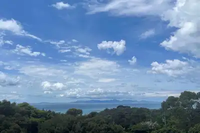 Image de «Eye Of The Sea» offre de magnifiques vues panoramiques sur la baie de Waratah, le promontoire de Wilsons, les îles au sud du prom et le détroit de Bass.