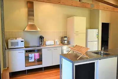 Image de Banksias à Waratah Bay est une maison de 2 chambres moderne et élégamment meublée avec un bungalow de 2 chambres.