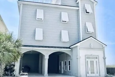 Image de L'un des magnifiques jumeaux personnalisés de l'Oib - Luxury Ocean Front! Renseignez-vous sur les événements! !