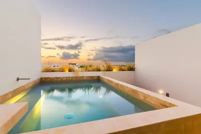 Image de Penthouse moderne 3br! Propre piscine sur le toit! Min à la plage