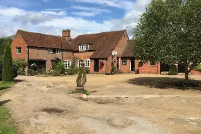 Cottage converti avec sympathie à partir de bâtiments de ferme au cœur de Surrey Hills