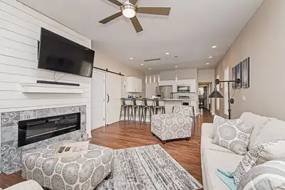 Image de Duplex combiné sur le Monon Trail près du nord du centre-ville d'Indy. Parfait pour les groupes