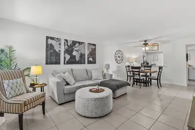 Image de Condo avec piscine chauffée, les plages sont à quelques minutes
