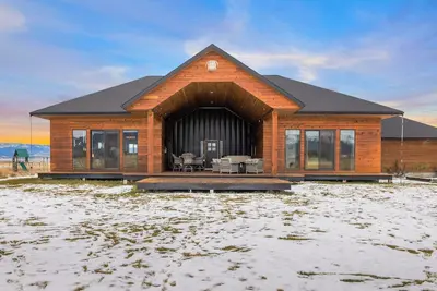 Image de Chalet moderne \/ rustique avec bain à remous, sauna  et vue sur les Tetons
