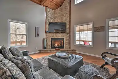 Image de Nolin Lake Retreat w \/ Lake Views, près de Mammoth Cave