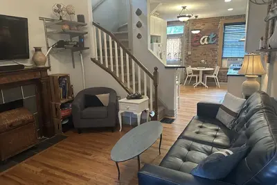 Image de Les hanches. Broadway 2 Br Historic Denver, cour privée