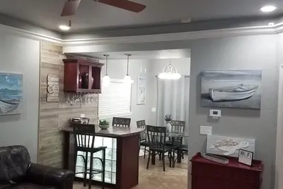 Image de Magnifique condo avec vue sur le lac. À quelques minutes de l'hippodrome