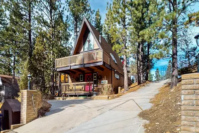 Image de Jolie cabine en A avec balcon. Belles vues sur la montagne et la forêt