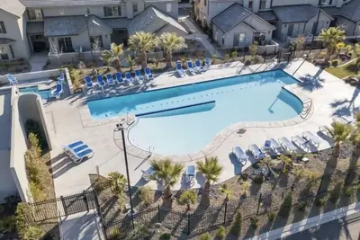 Image de Aventures au bord de la piscine: laissez-passer Gratuit pour les parcs!