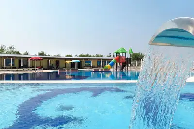 Image de Joli appartement dans une maison de vacances avec Wifi, climatisation, piscine, Tv, patio et parking