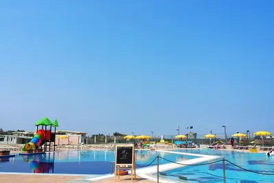 Image de Joli appartement dans une maison de vacances avec climatisation, piscine, Wifi, Tv, patio et parking