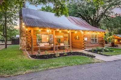 Image de Cabins on the Square: Creek House