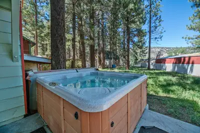 Image de Adorable! Près des Pistes! Beaucoup de style et de charme! Spa privé