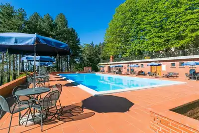 Image de Appartement dans une maison de vacances avec Wifi, piscine, Tv, terrasse, animaux admis, parking