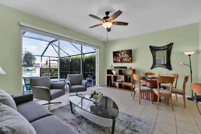 Image de Luxueuse maison de ville de 3 chambres, 3 salles de bains avec piscine privée dans le Windsor Hills Resort près de toutes les attractions d'Orlando.