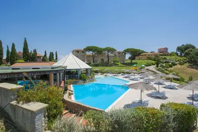 Image de Joli appartement pour 6 personnes avec climatisation, piscine, Wifi, Tv, terrasse et parking