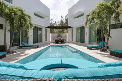 Image de Villa de luxe avec piscine sur l'océan, cour et jardin privés à Great Exuma