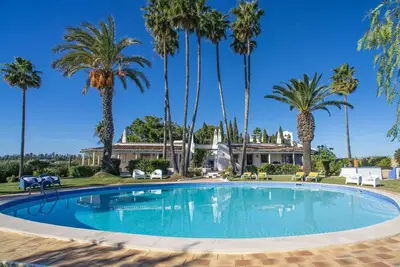 Image de Joli appartement dans une maison de vacances avec Wifi, piscine, Tv, terrasse et parking