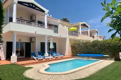 Image de Villa Etoile avec 2 chambres, A / C complet, piscine privée et vue mer spéciale.