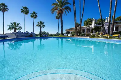 Image de Agréable appartement dans une maison de vacances avec piscine, Wifi, Tv, terrasse et parking