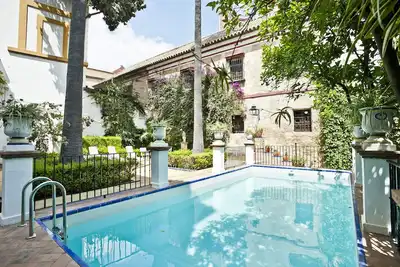 Image de Fab Chateau DERRIÈRE La CATHÉDRALE ENTIÈREMENT PROPRIÉTÉ Avec Jardin Et Piscine