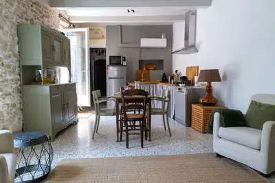 Image de Appartement Romarin avec belle terrasse dans un authentique village français