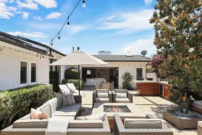 Image de Maison privée de plain-pied avec spa à Corona del Mar, à proximité des plages