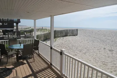 Image de Nettoyer et Up-to-Date Oceanfront Duplex