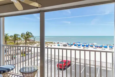 Image de Direct Beach Front 3 chambres 2 salles de bain à John's Pass - Beach Place 210