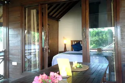 Image de Chambre King Treetop avec vue sur le jardin