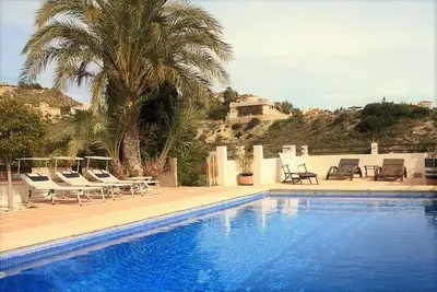 Image de Grande villa avec piscine privée pour un coup de soleil inoubliable
