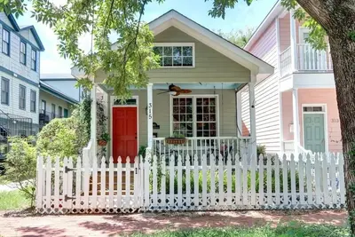 Image de Park Avenue Garden Cottage - 2 pâtés de maisons de Forsyth