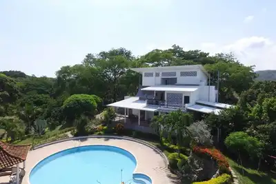 Image de Maison de campagne avec piscine privée
