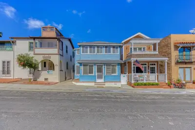 Image de Avalon Home à deux niveaux - Meilleur rapport qualité-prix et emplacement!