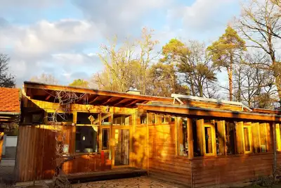 Image de Fantastique bungalow dans le vert près du centre