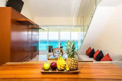 Image de Nouveau Penthouse Oceanfront sur la plage de Cancun, à quelques pas du sable et de la vie nocturne!
