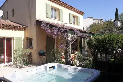 Image de Sunny villa in absolute calm with spa, landscaped garden, ping pong, barbecue