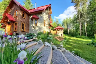 Image de Maison de montagne relaxante avec bain à remous niché dans le bassin du kapistro
