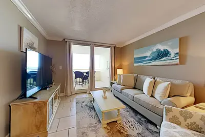 Image de Condo de plage avec une vue imprenable. Grand balcon et équipements du complexe