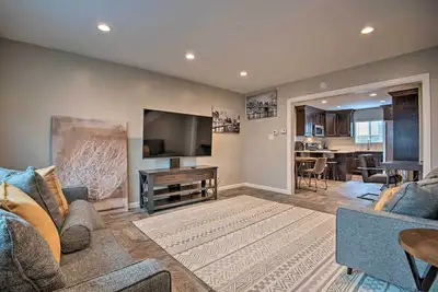 Image de Nouveau! Modern West Coast Casa - À seulement 6, 4 km de Lax!