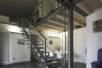 Image de Appartement dans complexe avec petite piscine et bain à remous