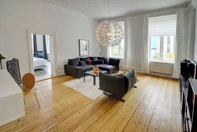 Image de App. dans la maison de ville, centre ville, internet gratuit, cuisine, machine à café