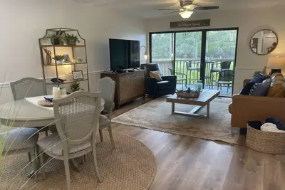 Image de Villa au premier étage Mis à jour! Emplacement sur l'île centrale Vues! Animaux acceptés