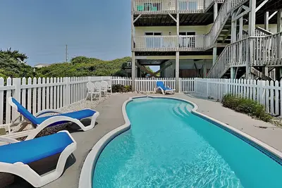 Image de Tipsy Turtle: Oceanfront avec piscine! 4br, 3. 5ba, 12 couchages - North Topsail Beach!