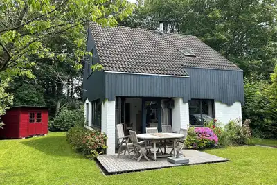 Image de Hébergement familial et confortable avec un beau terrain de jardin