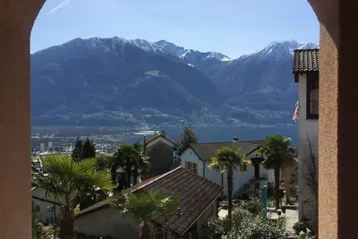 Image de Maison \"Large Green View Apartment\" avec balcon près de la vallée de Verzasca.